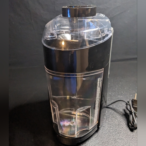 New 400 Watt Fruit And Vegetable Juice Extractor/Juicer, Compact Design, Black - Picture 6 of 12